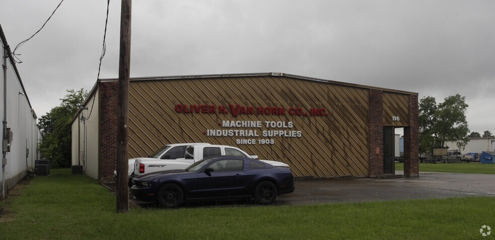 More Photos Of 116 Nolan Rd, Broussard Distribution For Lease
