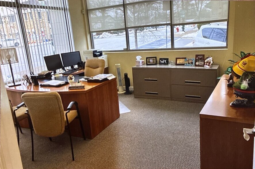 More Photos Of 127 N Walnut St, Itasca Office Residential For Sale