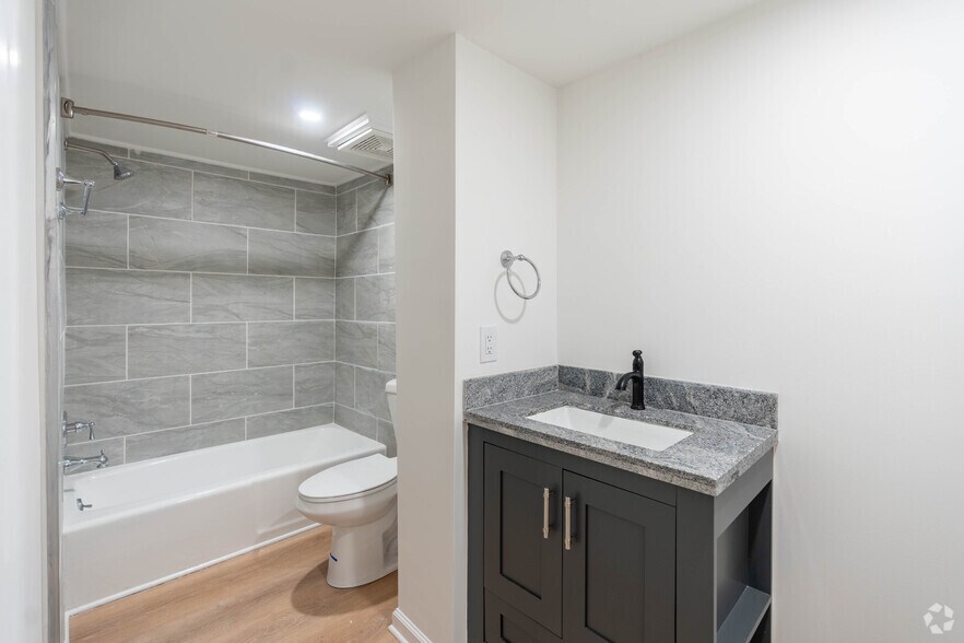 More Photos Of 803 N 2nd St, Clarksville Apartments For Lease