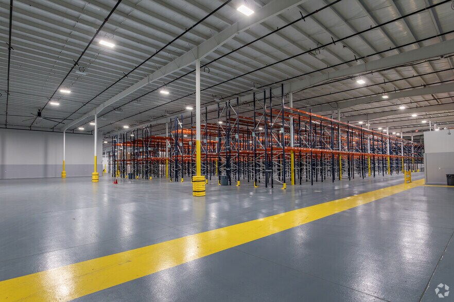 More Photos Of 3150 Barry Dr, Portland Manufacturing For Sale