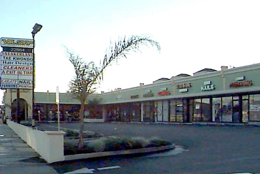 More Photos Of 22864-22898 Ventura Blvd, Woodland Hills Storefront For Lease