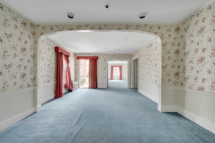 More Photos Of 786 Mount Auburn St, Watertown Funeral Home For Sale