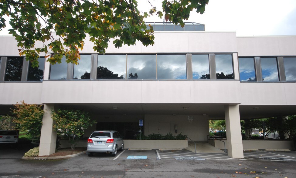 More Photos Of 1700 Valley River Dr, Eugene Office For Lease