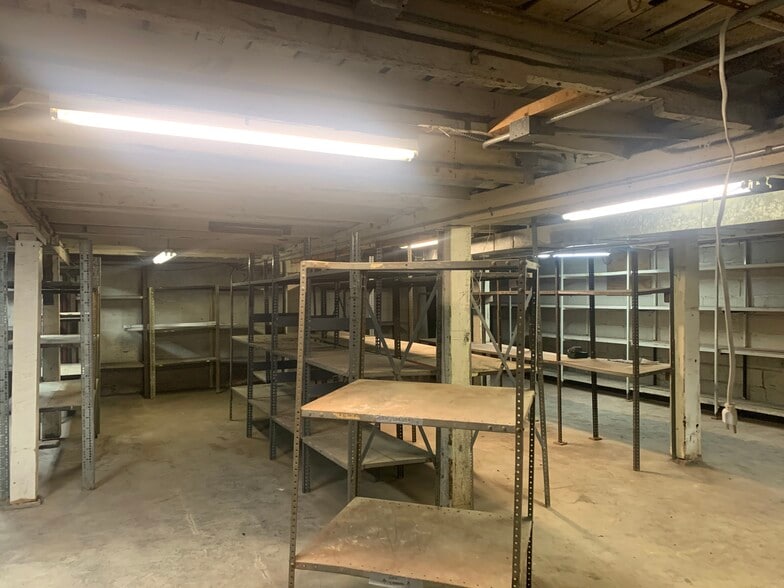 More Photos Of 1902 W 1st St, Duluth Service For Lease