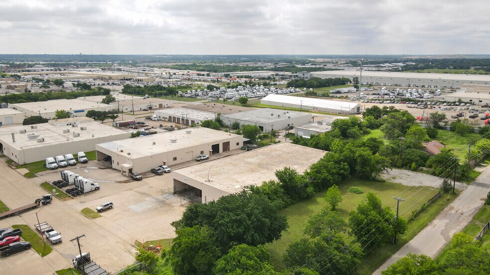 More Photos Of 4608 Fairlane Ave, Fort Worth Warehouse For Lease