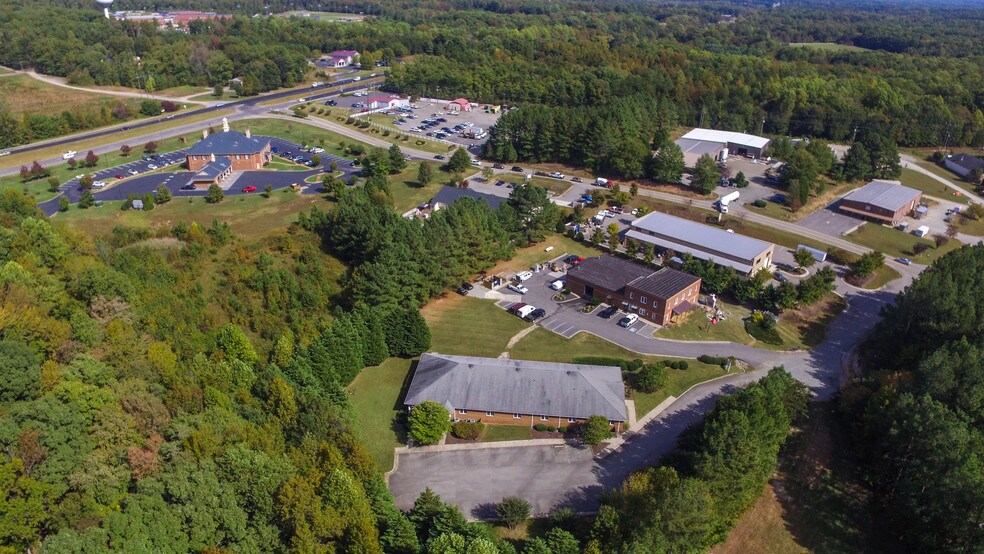 More Photos Of 2442 New Dorset Cir, Powhatan Office For Lease