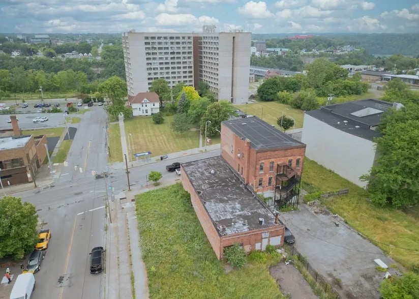 More Photos Of 2107 Main St, Niagara Falls Bar For Sale