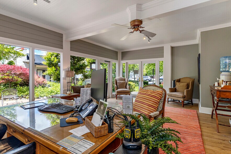 More Photos Of 240 E California St, Jacksonville Hotel For Sale