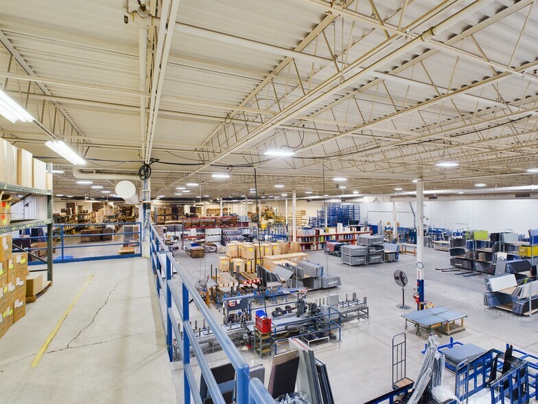 More Photos Of 585 Capital Dr, Lake Zurich Warehouse For Sale