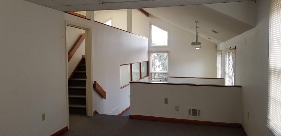 More Photos Of 1146 Green St, Roswell Loft Creative Space For Lease