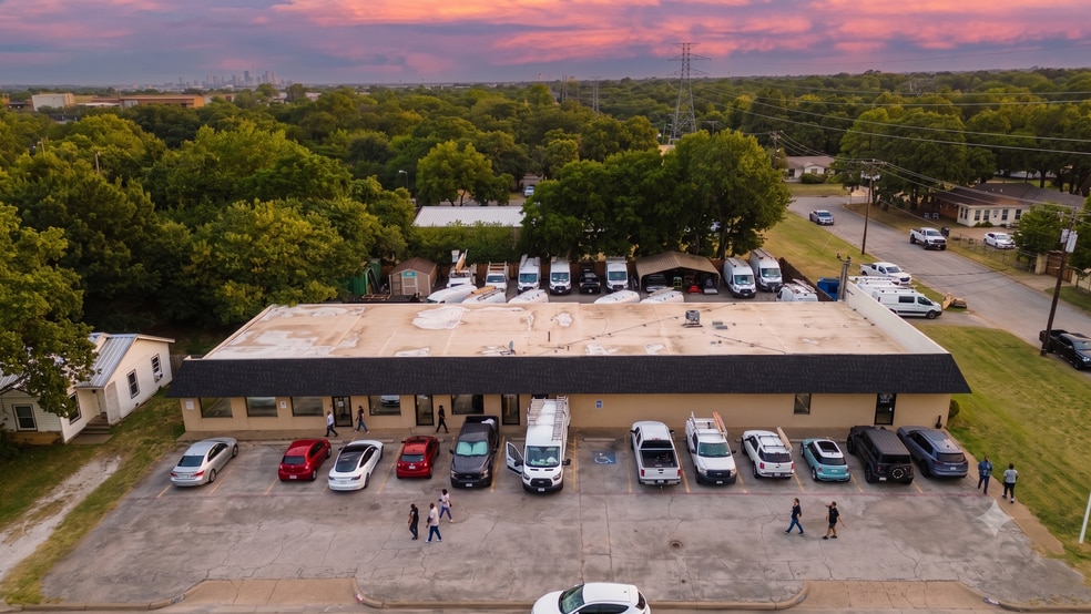 More Photos Of 137 Souder Dr, Hurst Light Distribution For Lease
