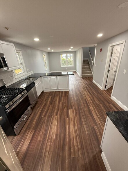 More Photos Of 10-26 Saratoga Ave, Pawtucket Apartments For Sale