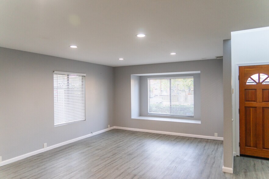 More Photos Of 2506 E 6th St, Long Beach Multifamily For Sale