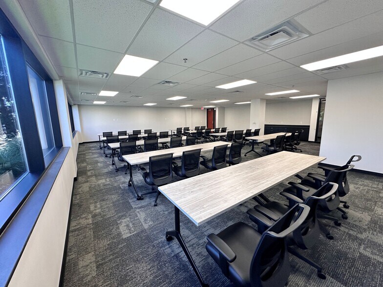 More Photos Of 24725 W 12 Mile Rd, Southfield Office For Lease