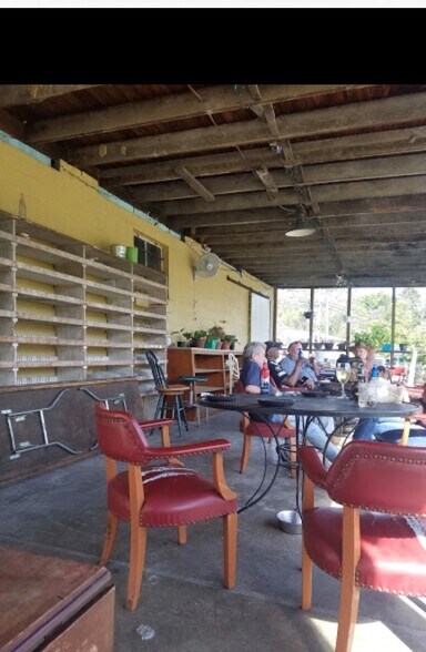 More Photos Of 202 E Washington St, Shepherdstown General Retail For Lease