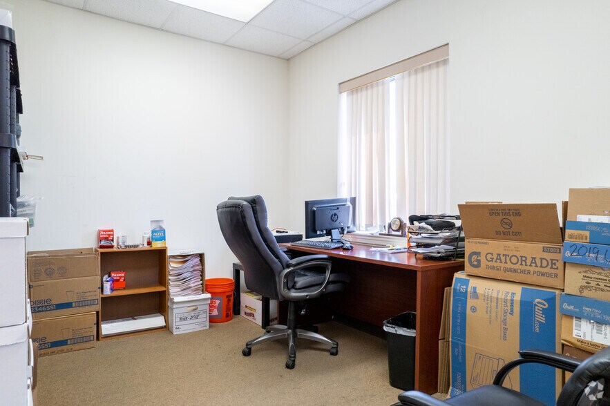 More Photos Of 360 Steel Way, Lancaster Warehouse For Lease