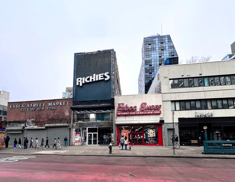 More Photos Of 122 Delancey St, New York General Retail For Lease