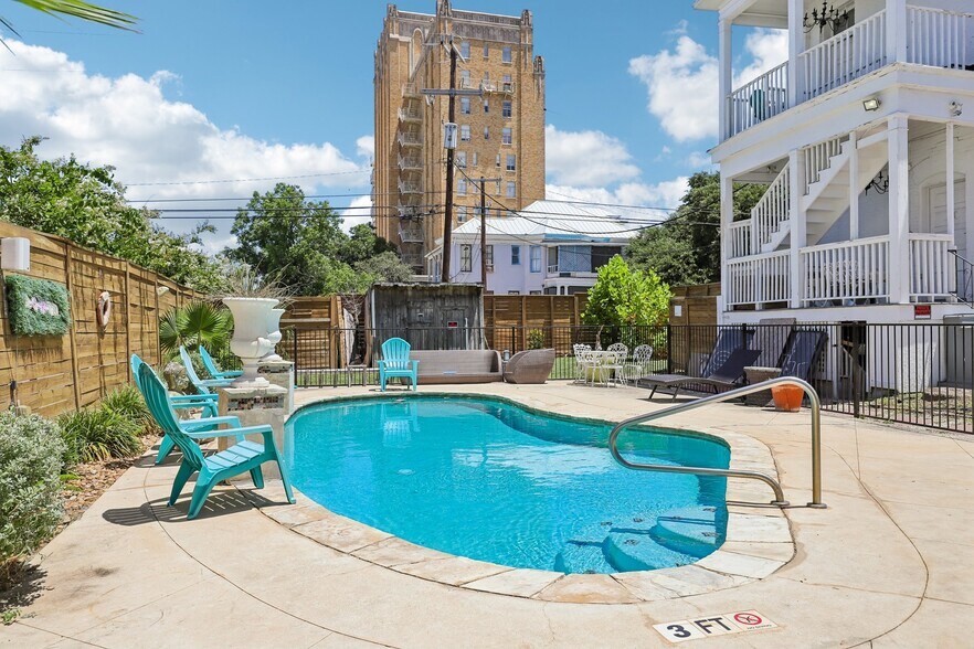 More Photos Of 421 Howard St, San Antonio Hospitality For Sale