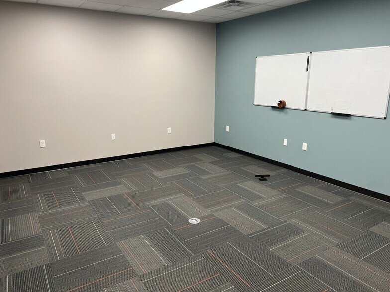 More Photos Of 1053 E London Park Dr, Forest Service For Lease