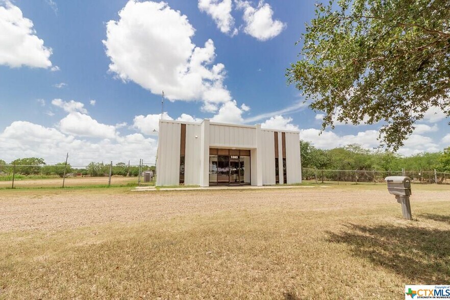 Primary Photo Of 1121 Northside Rd, Victoria Industrial For Sale