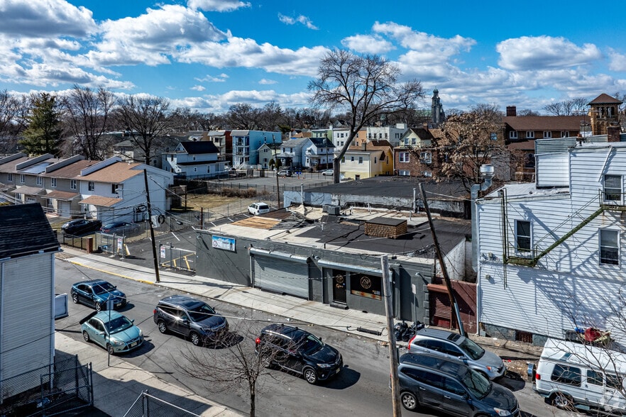 More Photos Of 11 Brookdale Ave, Newark Warehouse For Lease
