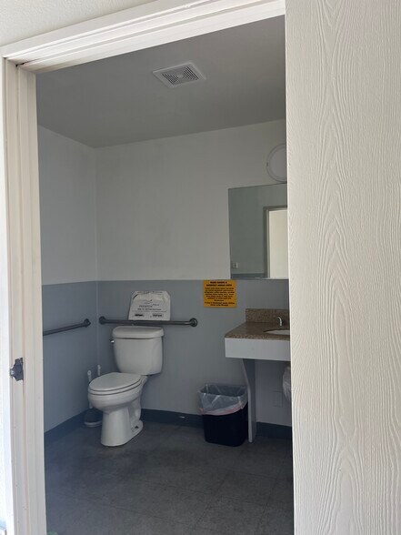 More Photos Of 270 N El Camino Real, Encinitas Storefront Retail Office For Lease