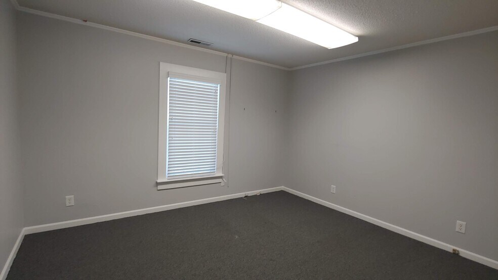 More Photos Of 407 W Main St, Lexington Office For Lease