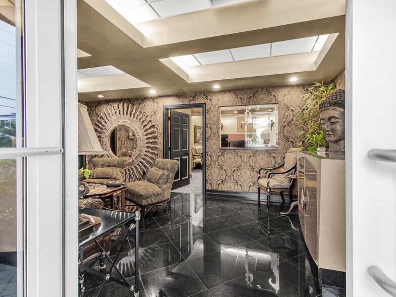 More Photos Of 71 NE 27th Ave, Pompano Beach Office For Sale