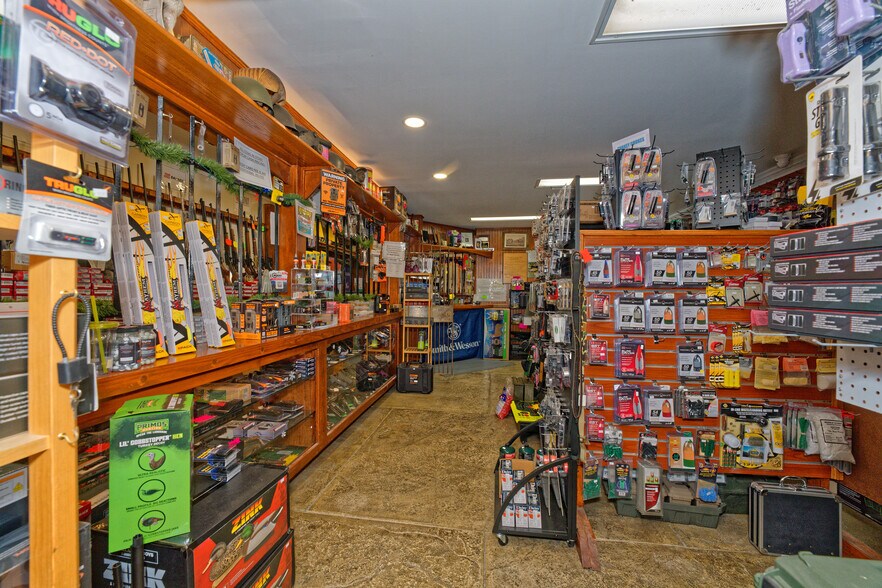 More Photos Of 671 Mariaville Rd, Schenectady Garden Center For Sale