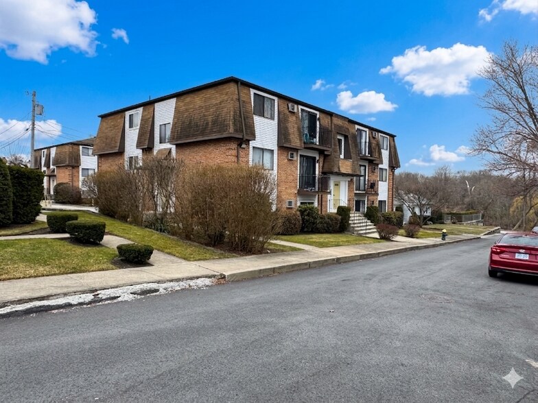 More Photos Of 6 8 12-14 Rosemont Terrace and 50-68 Woonasquatuck, Providence Apartments For Sale