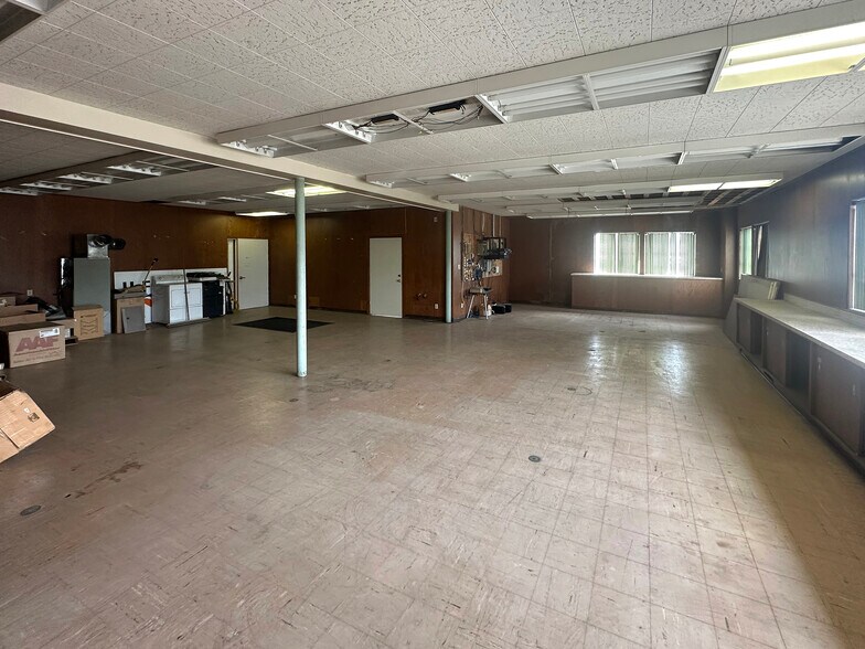 More Photos Of 1100 W Del Norte St, Eureka Truck Terminal For Lease