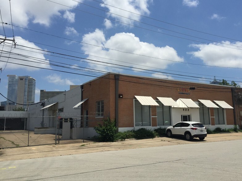 More Photos Of 922 Dragon St, Dallas Distribution For Sale
