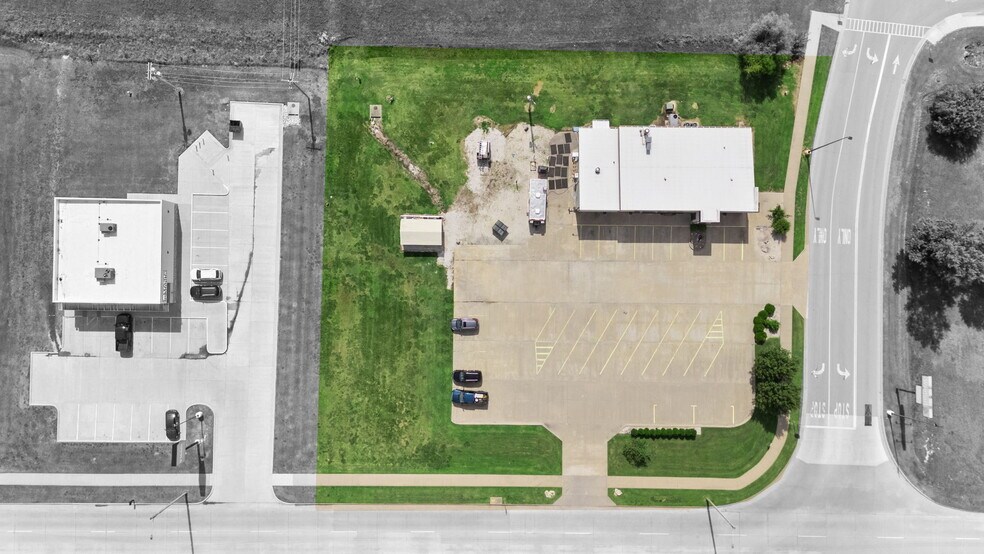 More Photos Of 2150 N State St, Iola Restaurant For Lease