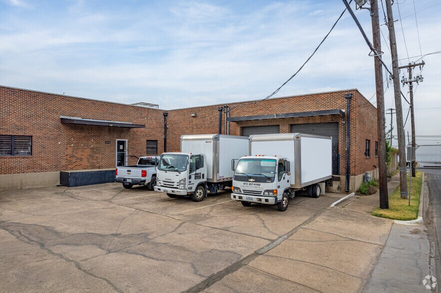 More Photos Of 1912 S Good Latimer Expy, Dallas Warehouse For Sale