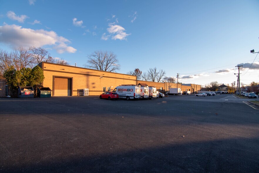 More Photos Of 159 Paris Ave, Northvale Warehouse For Lease
