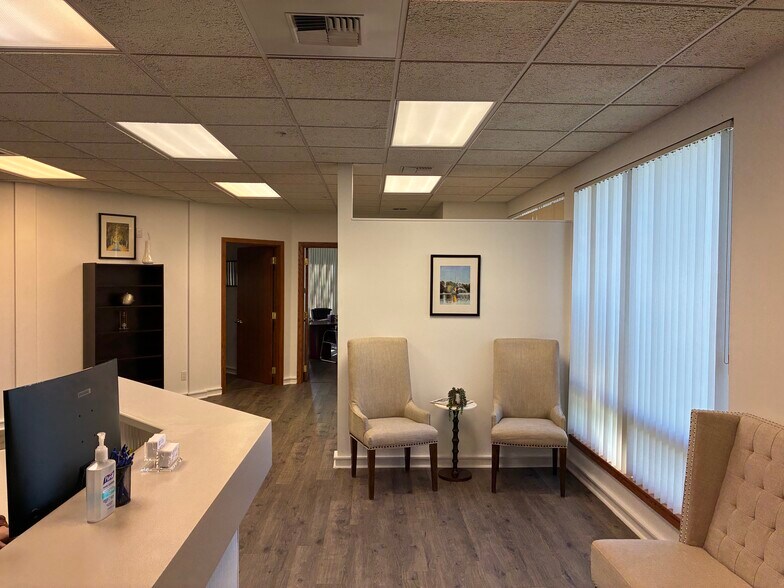 More Photos Of 1240 Pioneer Way S, Moses Lake Office For Sale