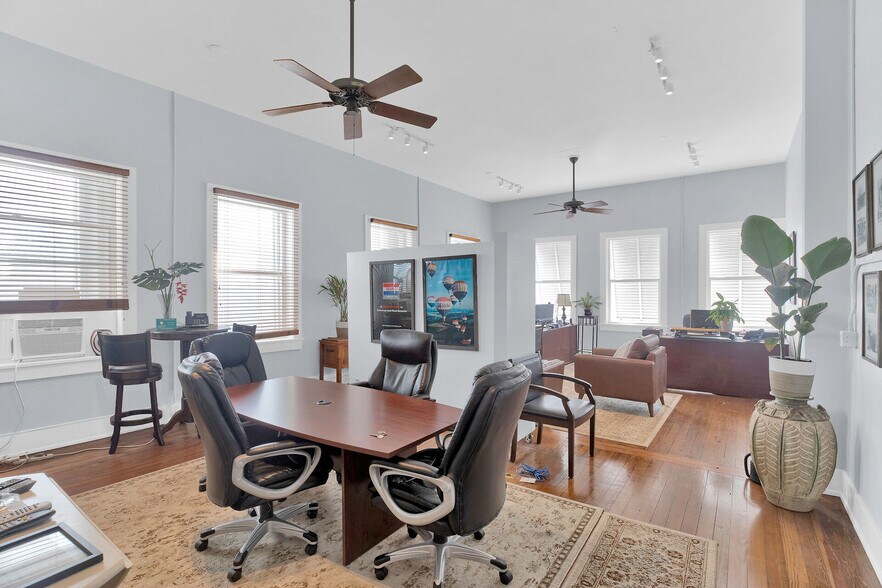 More Photos Of 515-517 Duval St, Key West Storefront Retail Office For Sale