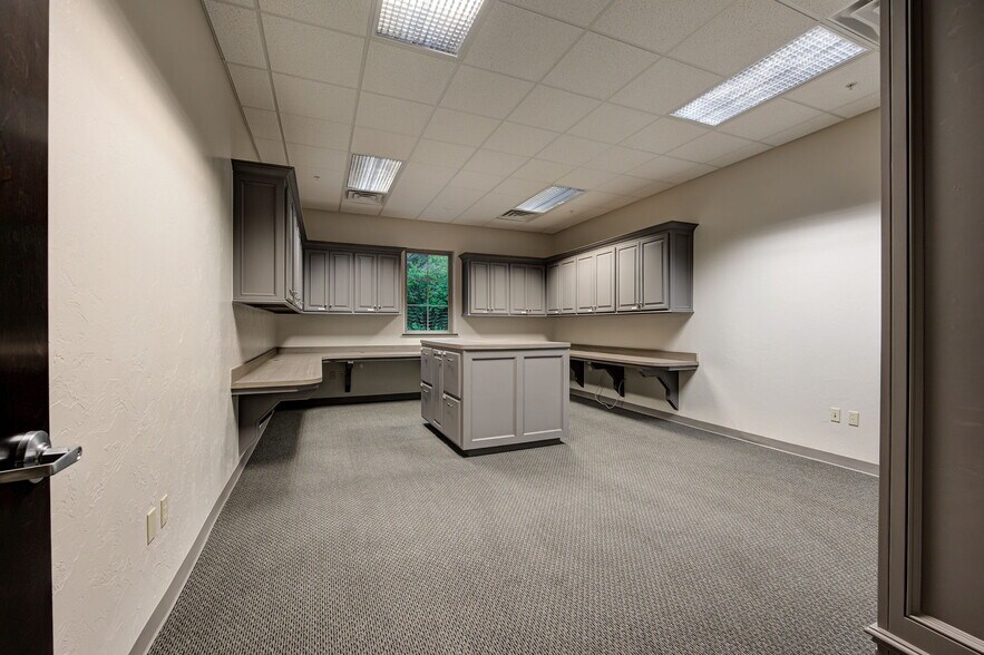 More Photos Of 4509-4513 Memorial Cir, Oklahoma City Office For Sale