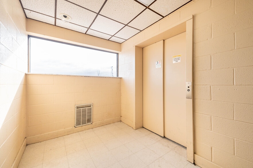 More Photos Of 6902 Chicago Rd, Warren Schools For Sale