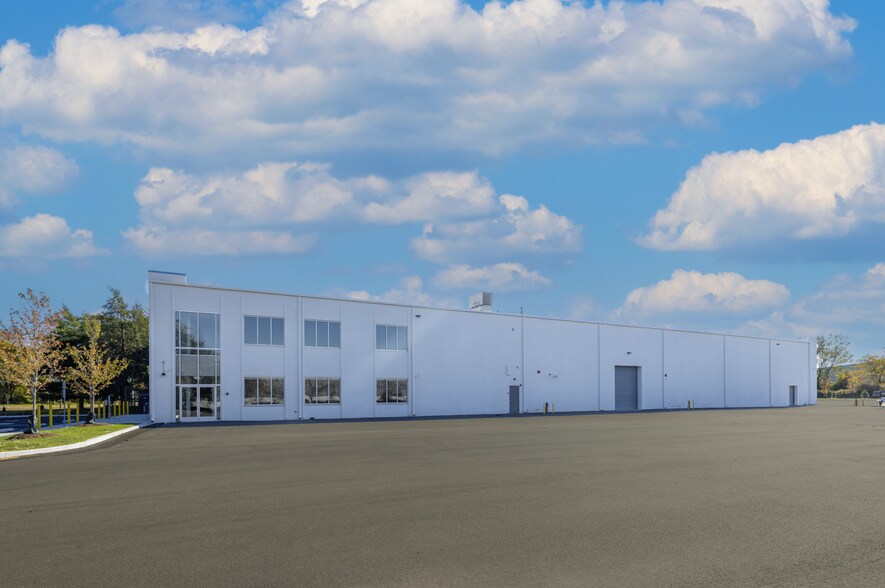 More Photos Of 1 Newbold Rd, Fairless Hills Warehouse For Lease