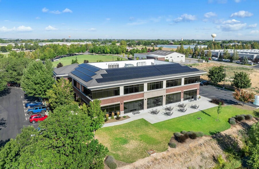 More Photos Of 704 E United Heritage Ct, Meridian Office For Sale