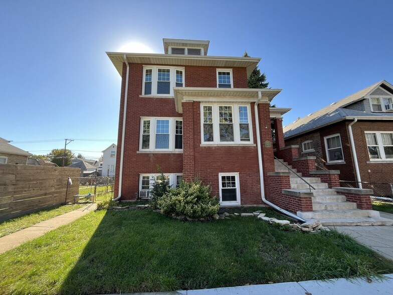 More Photos Of 4929 W Warwick Ave, Chicago Apartments For Sale