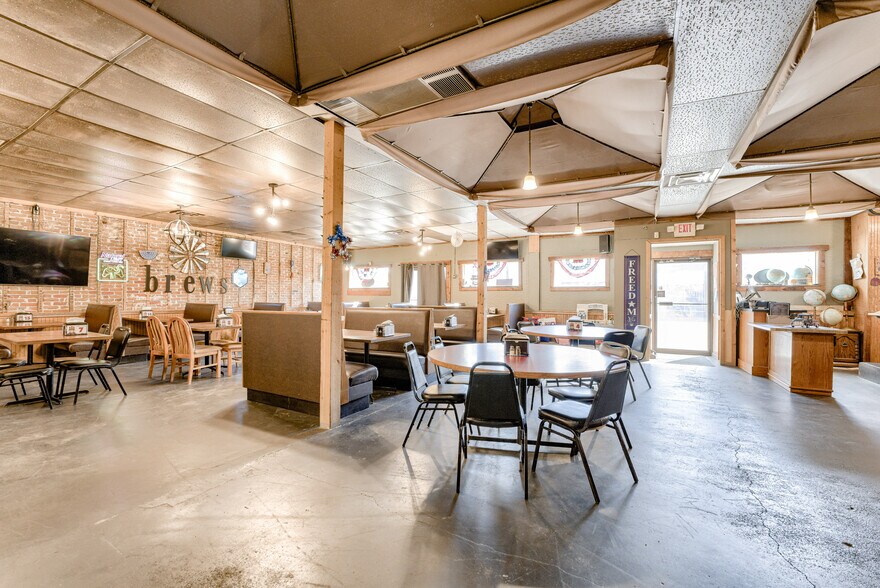 More Photos Of 644 Main St, North Bend Restaurant For Sale