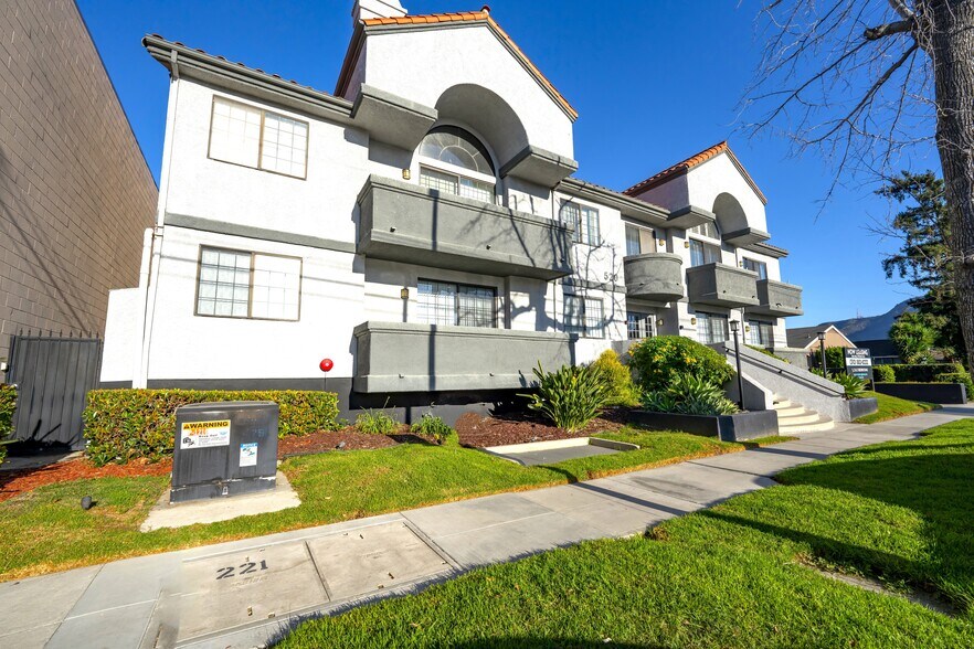 More Photos Of 520-526 N Hollywood Way, Burbank Apartments For Sale