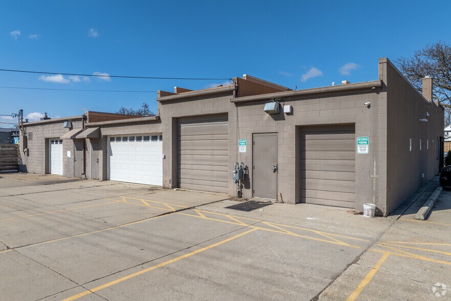 More Photos Of 2860, 2870 & 2880 Coolidge Hwy, Berkley General Retail For Sale