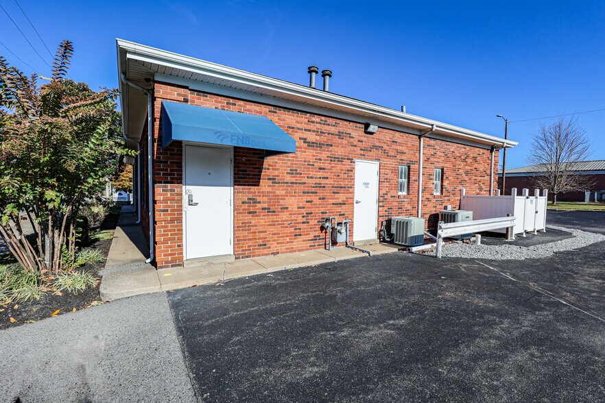 More Photos Of 630 Jefferson St, Paducah Office For Sale