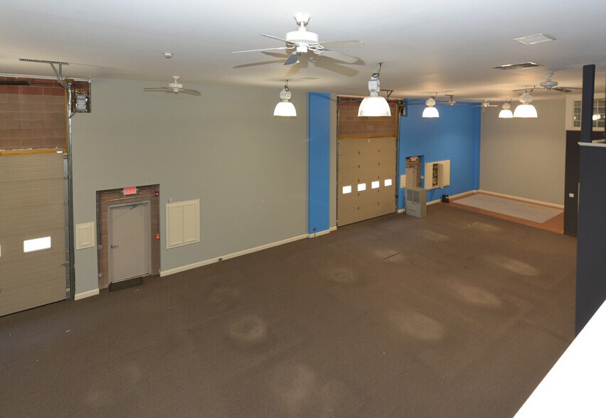 More Photos Of 8 Pecks Ln, Newtown Flex For Lease