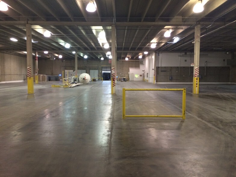 More Photos Of 816 E Funston St, Wichita Warehouse For Lease