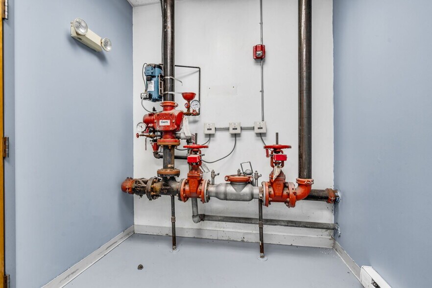 More Photos Of 35 Mill Street Central, Marlborough Warehouse For Lease