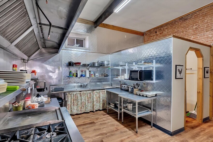 More Photos Of 68 Main St, Whitehall Flex For Sale